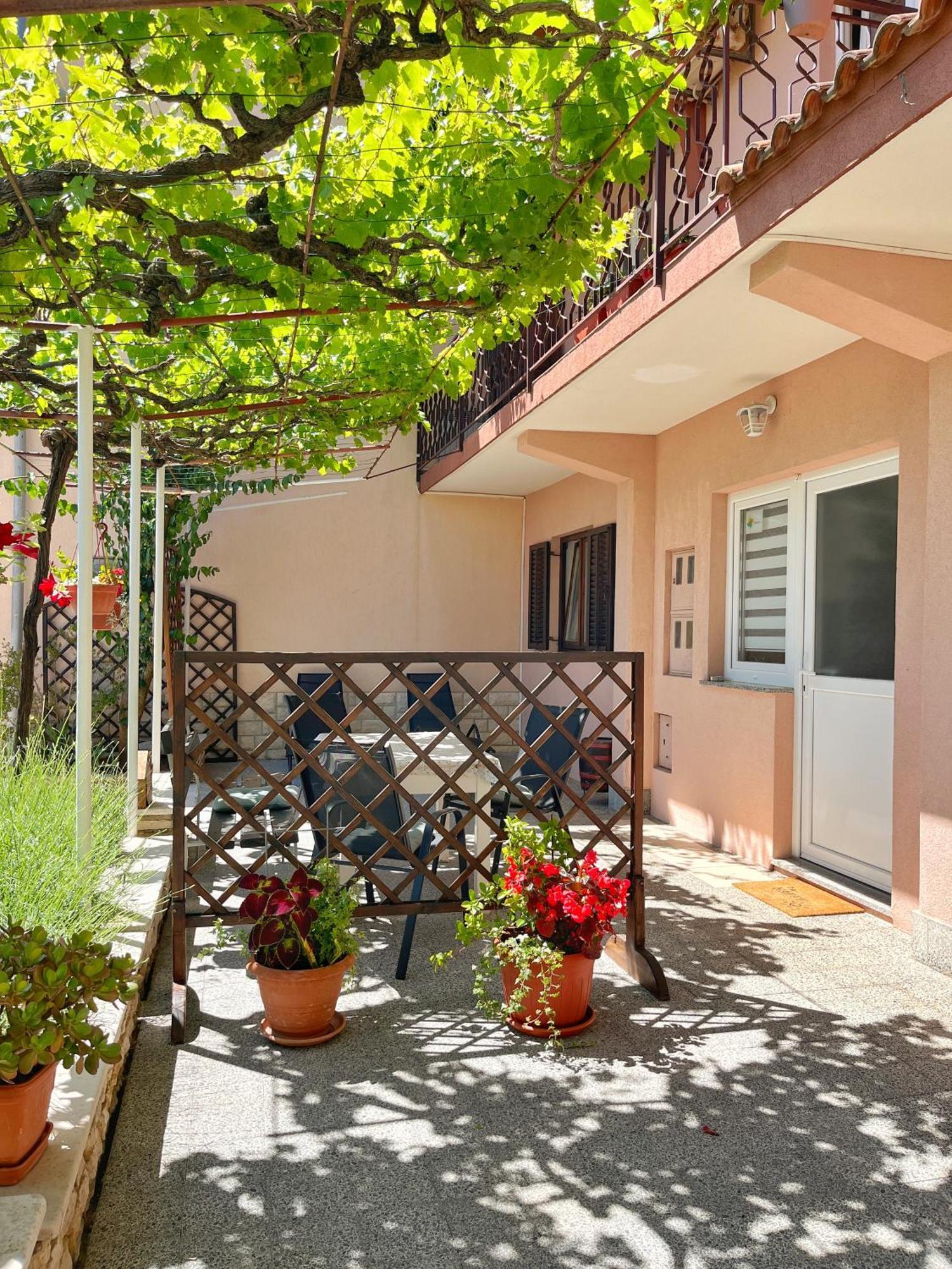 Apartment Nino In PUY Exterior foto